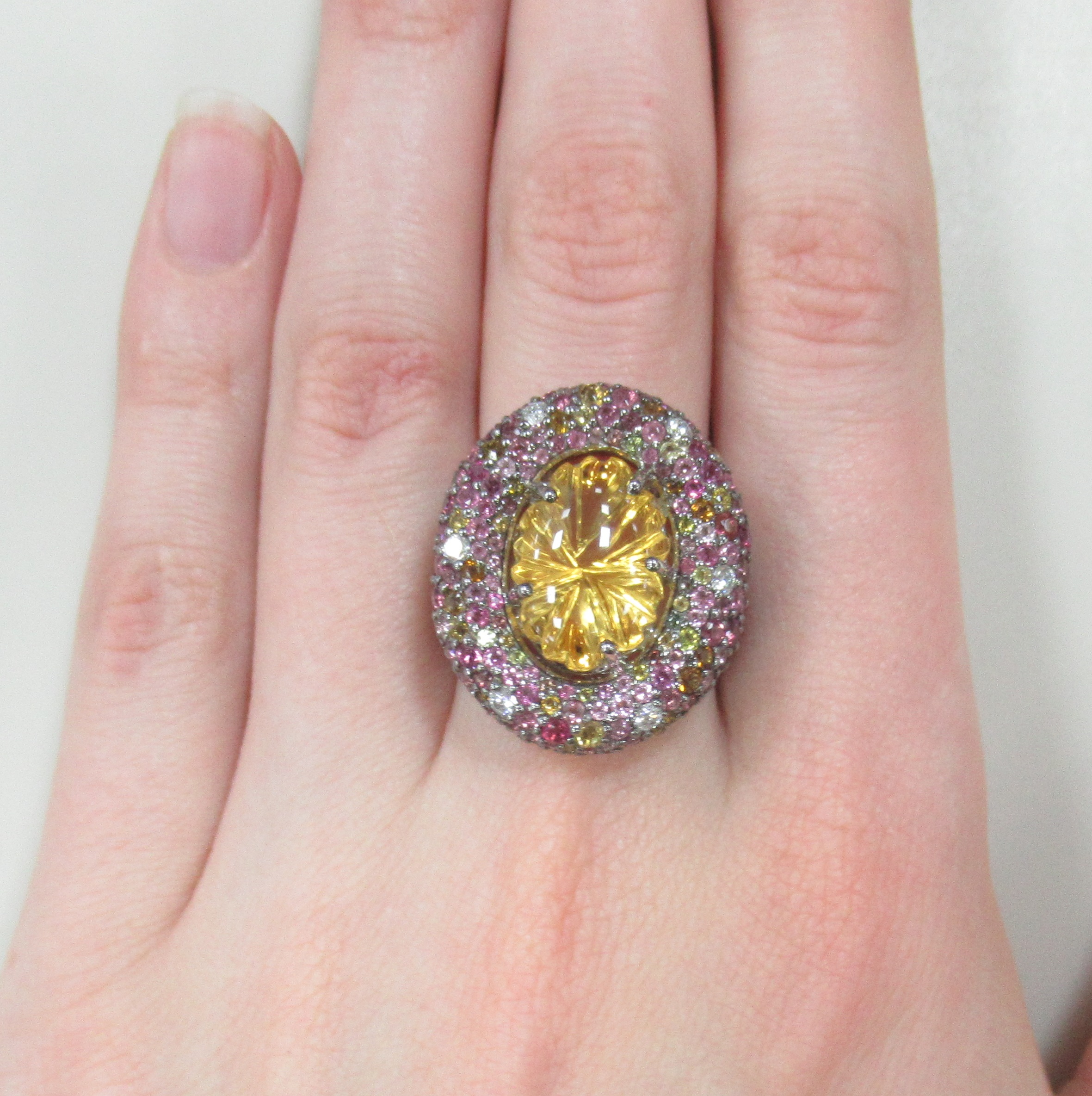 Кольцо из белого золота с цитрином